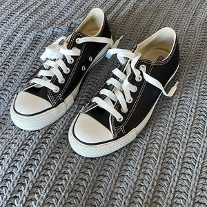 Black leather converse, unisex brand new, worn once
